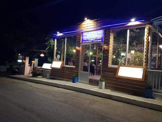 Bridges Taverna