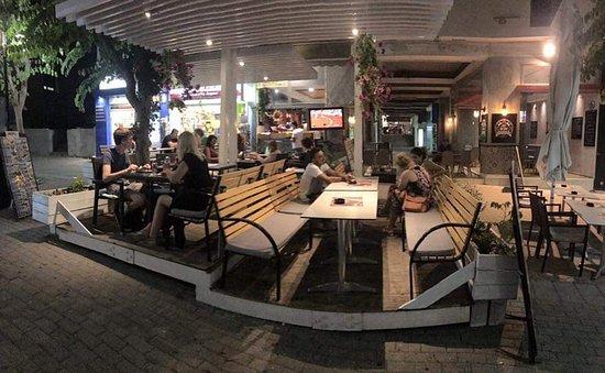 Au Bon Cafe & Bistrot