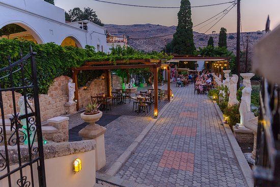Dimitris Garden Restaurant and Bar